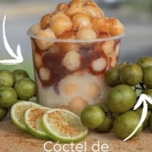 Cóctel de mamoncillo